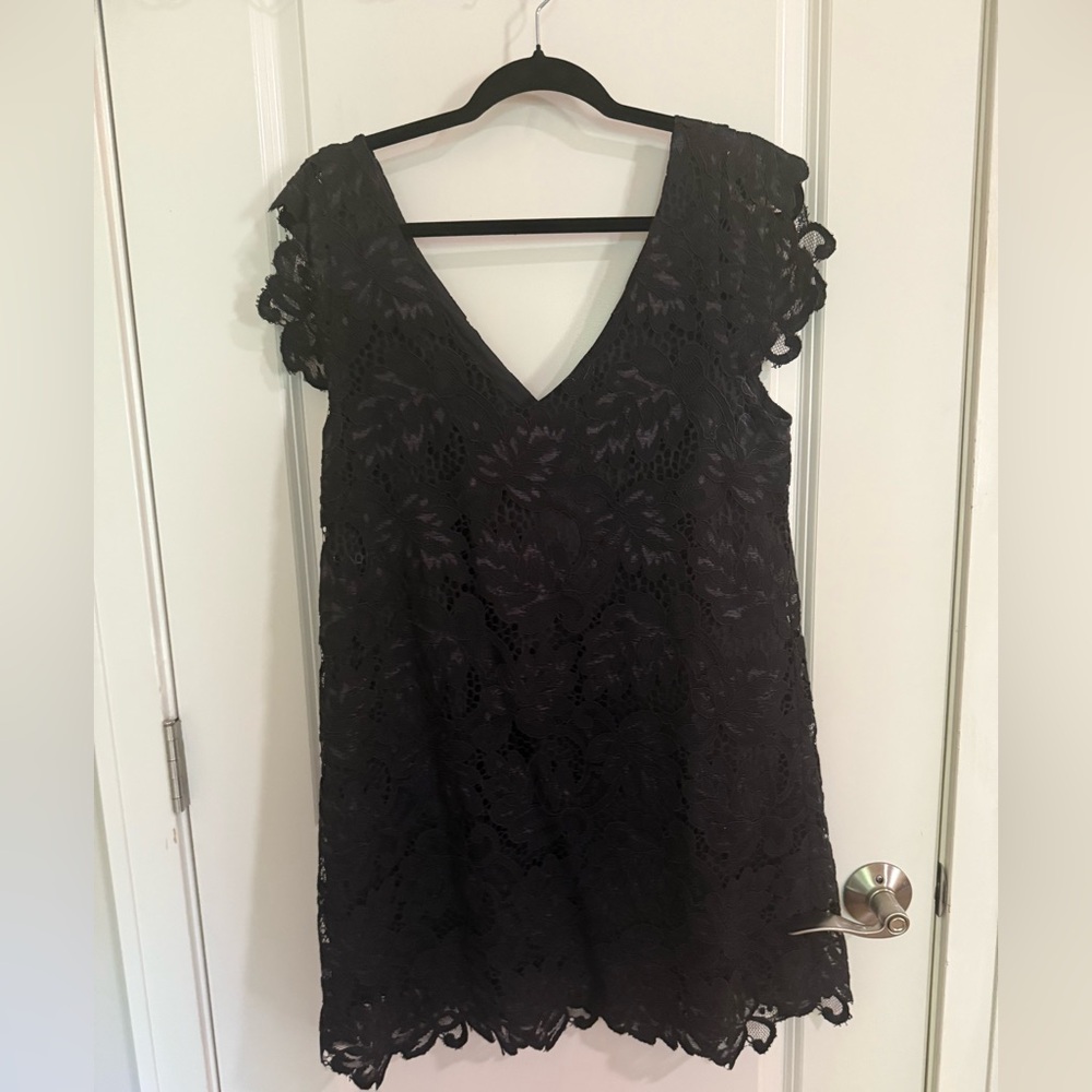 BB Dakota Elegant Black Lace Apparel